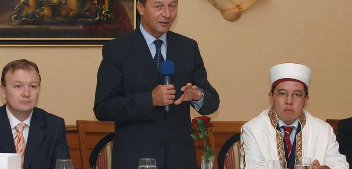 Traian Băsescu, în vremea în care era preşedinte, invitat la Cina de Iftar Foto presidency.ro