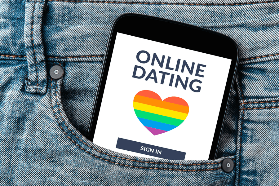 Trei români au jefuit și bătut 11 tineri gay. Victimele, ademenite pe un site de dating