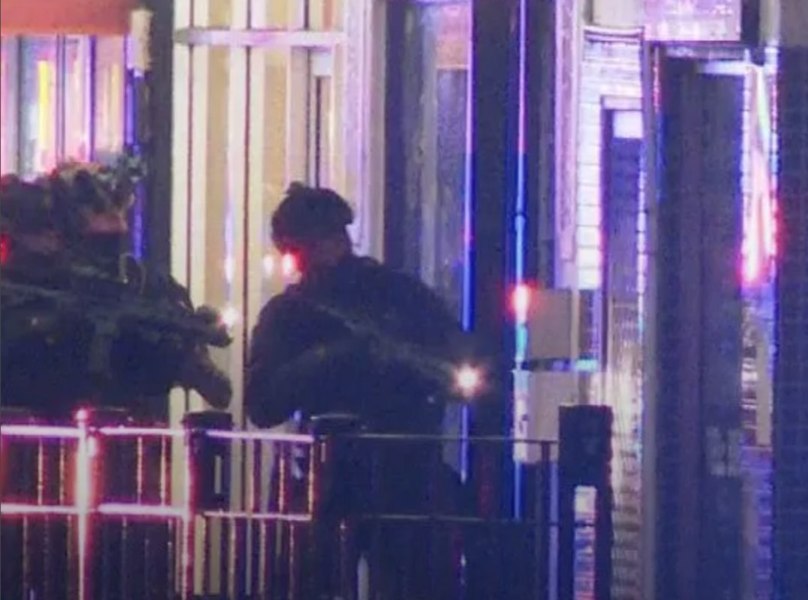 Un bărbat a deschis focul de la fereastra unui apartament, pe o stradă aglomerată din Sydney: 16 răniți