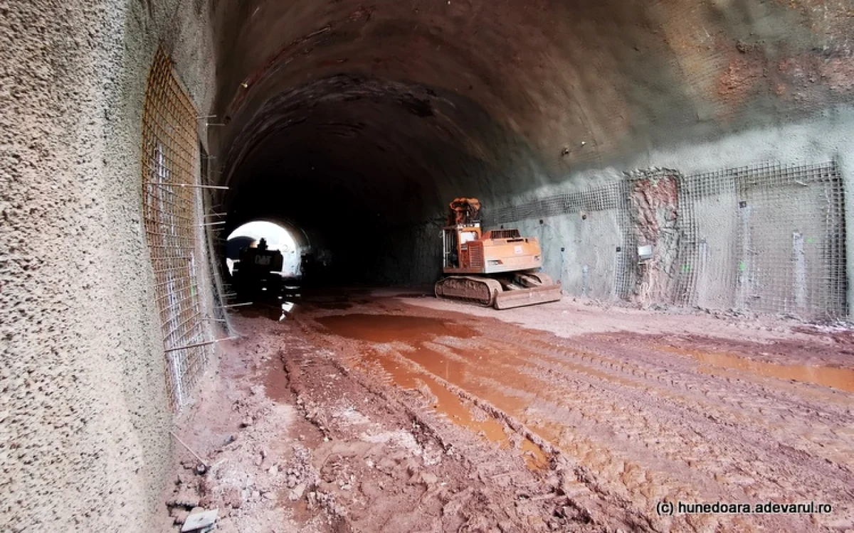 tuneluri feroviare hunedoara foto daniel guta adevarul
