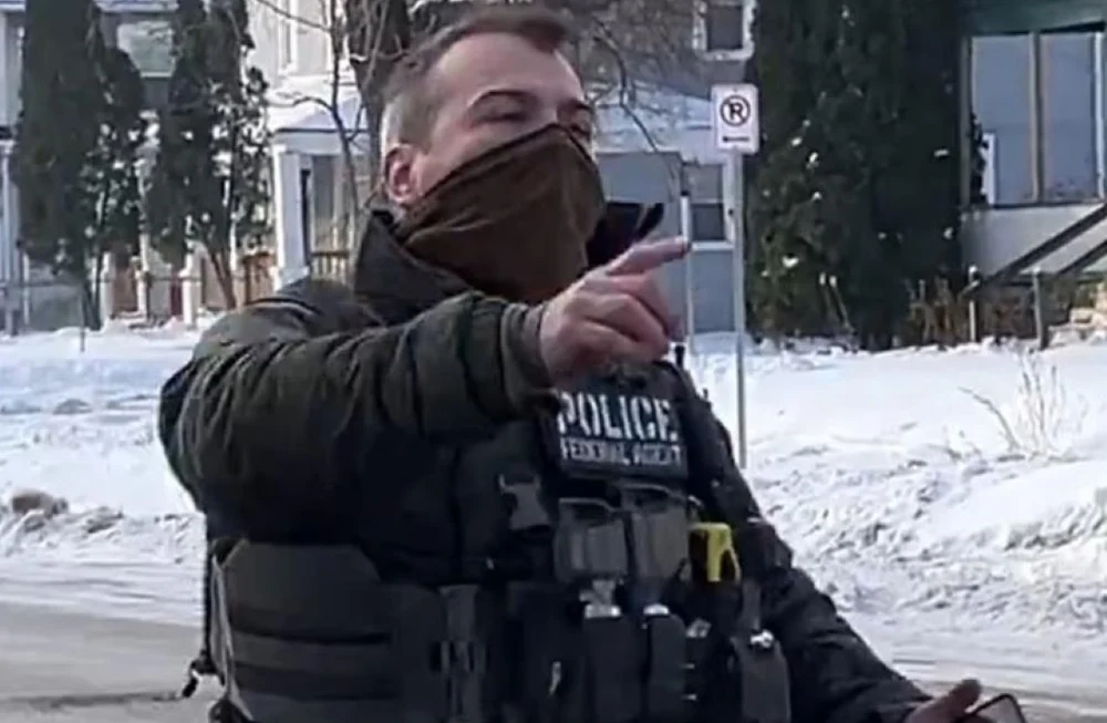 Reacția conservatorilor din MAGA și a lui Vance după noua filmare cu interacțiunea dintre agentul ICE și femeia împușcată mortal