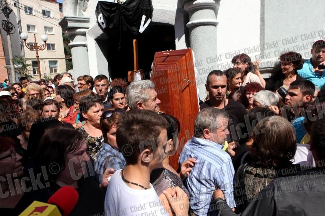Inmormantarea Vioricai Bulai (Foto: Roberto Sălceanu )