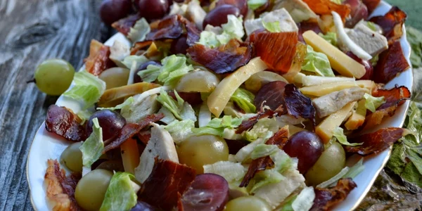 salată de pui cu struguri FOTO pemasadinbucatarie.blogspot.com