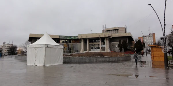  Jucăriile pot fi donate zilnic la cortul primăriei, între orele 14.00-19.00