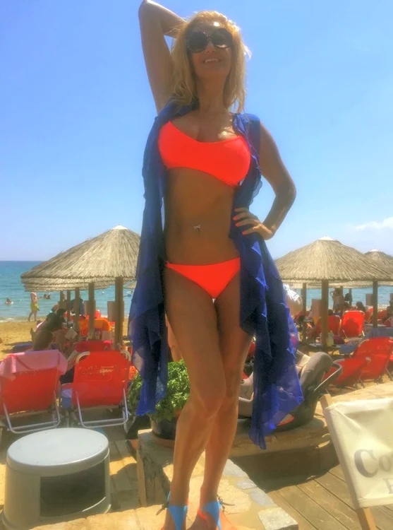 Julia Jianu a făcut furori pe plajă