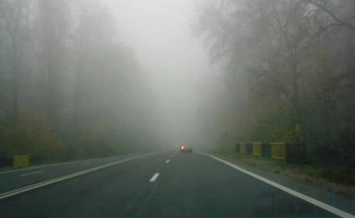 
    Vizibilitatea este redusă chiar și până la 50 de metri, în unele zone  