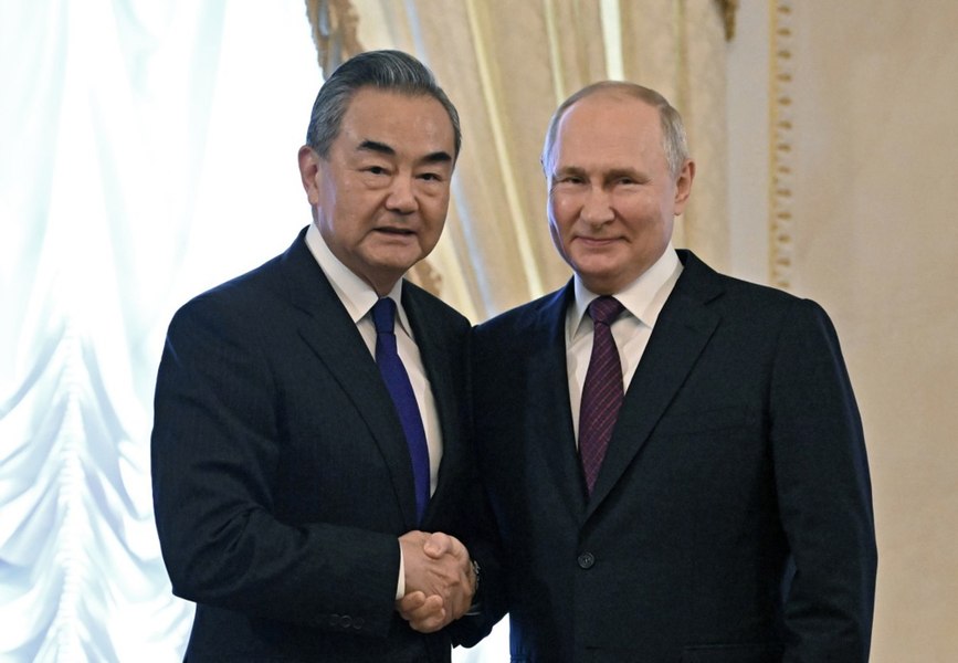 După vizita lui Kim Jong-un în Rusia, Kremlinul face mare tam-tam pe tema plecării lui Putin în China