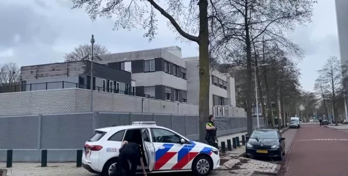 Autorităţile anchetează explozia de la şcoala evreiască din Amsterdam: FOTO: captură Firstpost