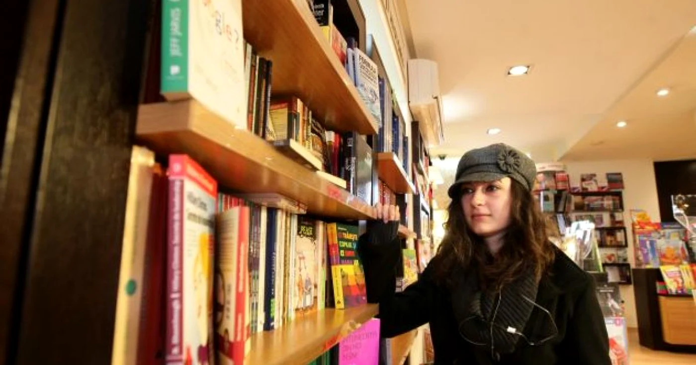 Dana iubeşte lectura şi lumea cărţilor