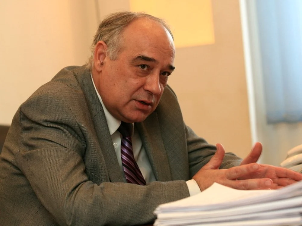 Şeful CNP, Ion Ghizdeanu, a explicat că, după datele finale anunţate de INS, care indică un PIB pe 2011 mai mic cu 21 de miliarde lei, vor exista modificări sensibile şi în PIB-ul calculat pentru 2012 şi 2013