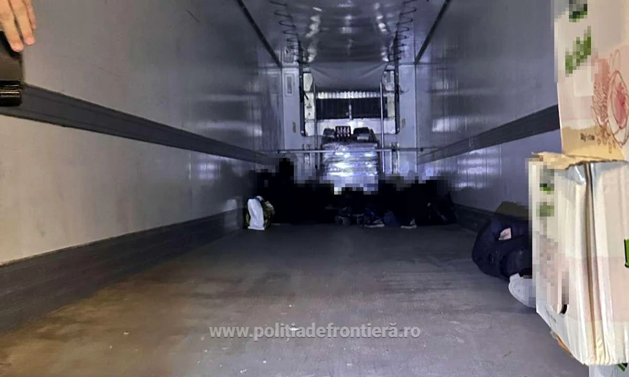 Au fost grăsiți printre fructe FOTO Poliția de Frontieră 