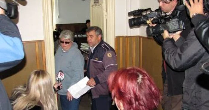 Maria Vlas a fost adusă în această dimineaţă la Tribunalul Prahova