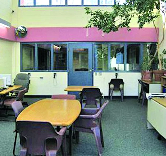 Penitenciarul Pitkin din  statul California are inclusiv  o sală de conferinţă pentru VIP-urile certate cu legea