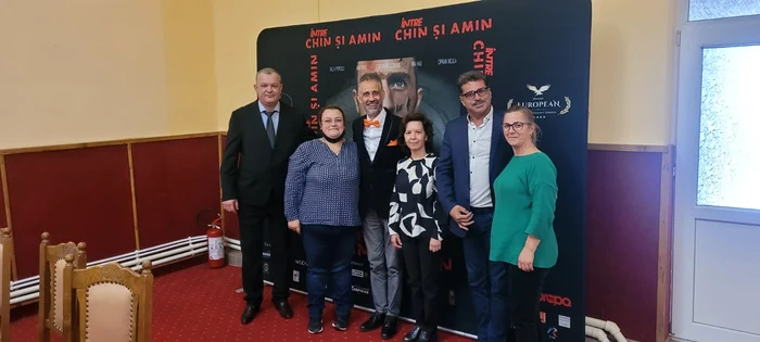 Regizorul Toma Enache, la prezentarea filmului în comuna Stejaru (2021) FOTO: Primăria Stejaru