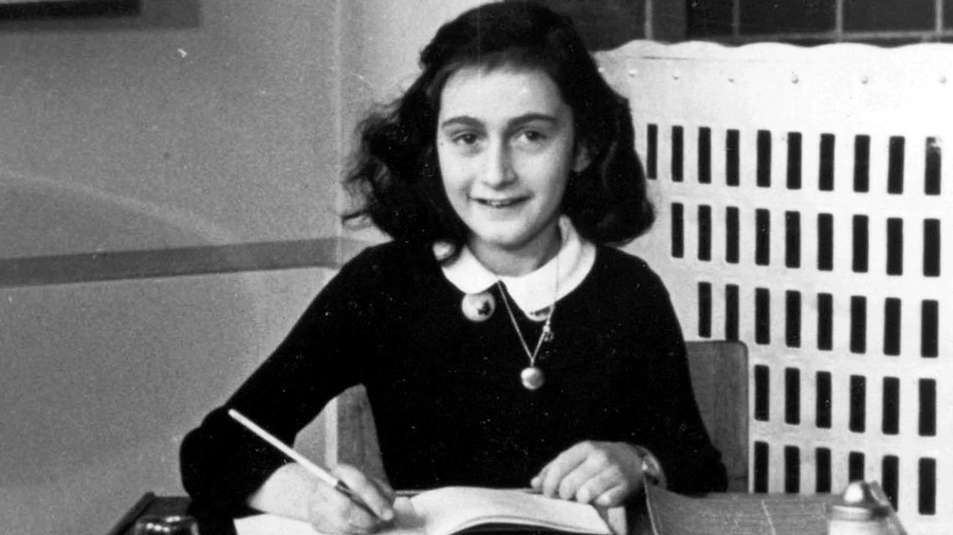 Anne Frank, fetița deportată alături de familie în lagărul de la Auschwitz FOTO Adevărul