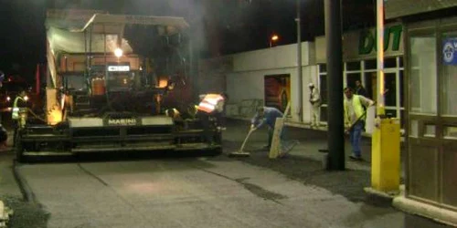 Muncitorii lucrează pe sensul de ieşire din ţară  