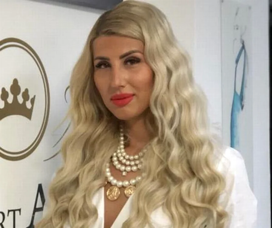 Mădălina Brânduşeşcu, specialist în estetică la o clinică din Bucureşti