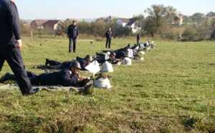 Pompierii au tras cu pistolul mitralieră