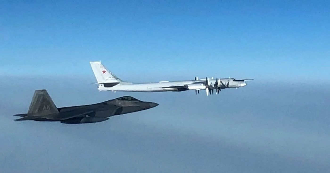 Bombardier rusesc interceptat de un avion aliat FOTO Pvt. CANR NORAD