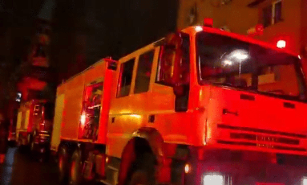  Un bărbat a murit în incendiu într-un bloc din Craiova. Alți 20 de locatari s-au autoevacuat
