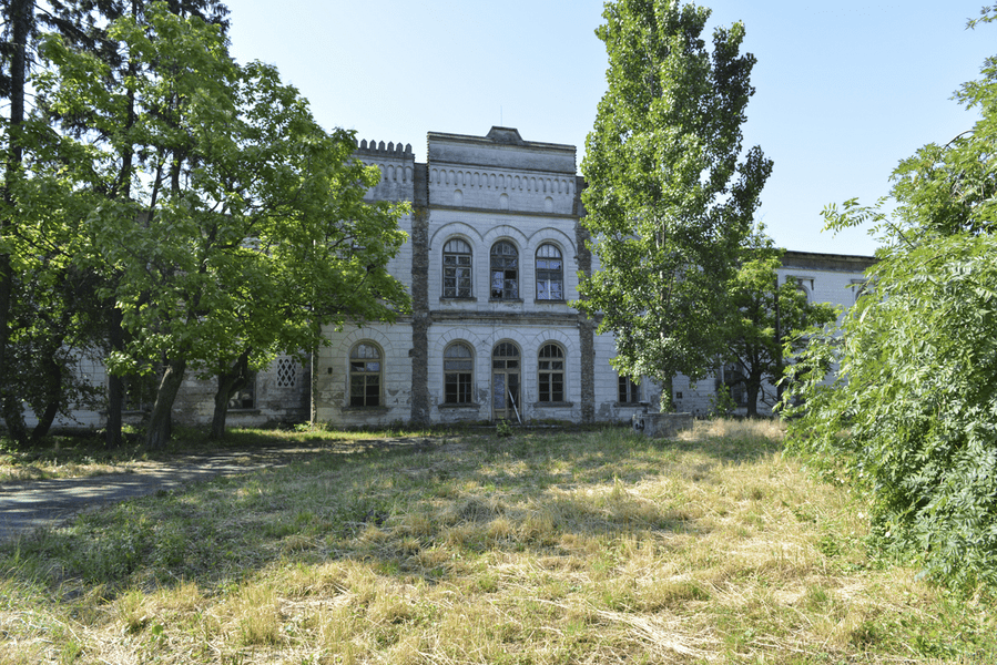 Istoria unui spital construit de bresle acum un secol și jumătate, dar abandonat de 23 de ani. Este reabilitat cu o sumă imensă