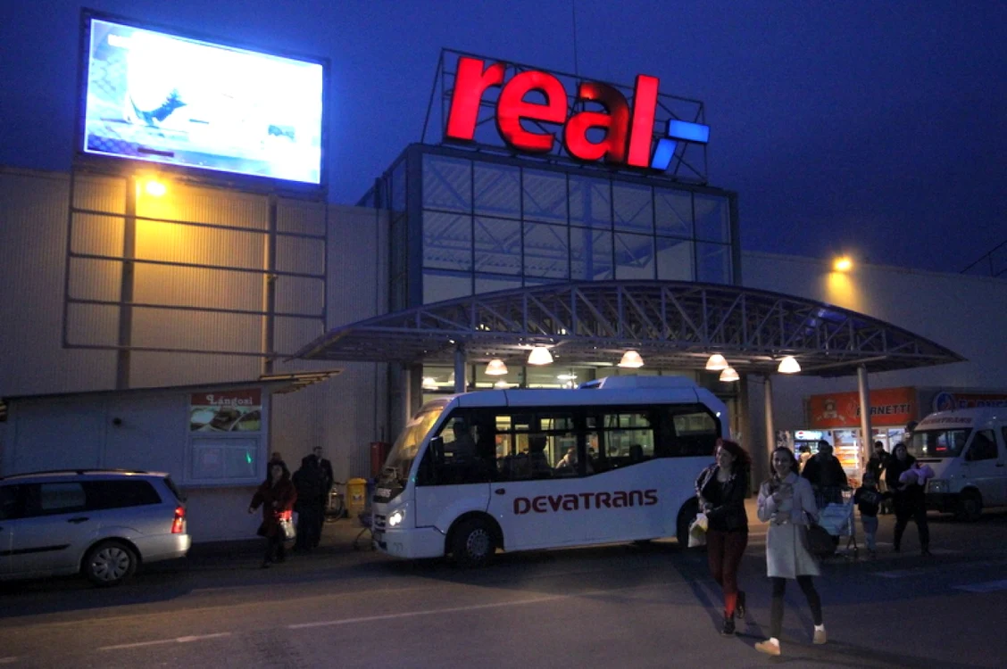 Hipermarketul Real va deveni Auchan. FOTO: Daniel Guţă.