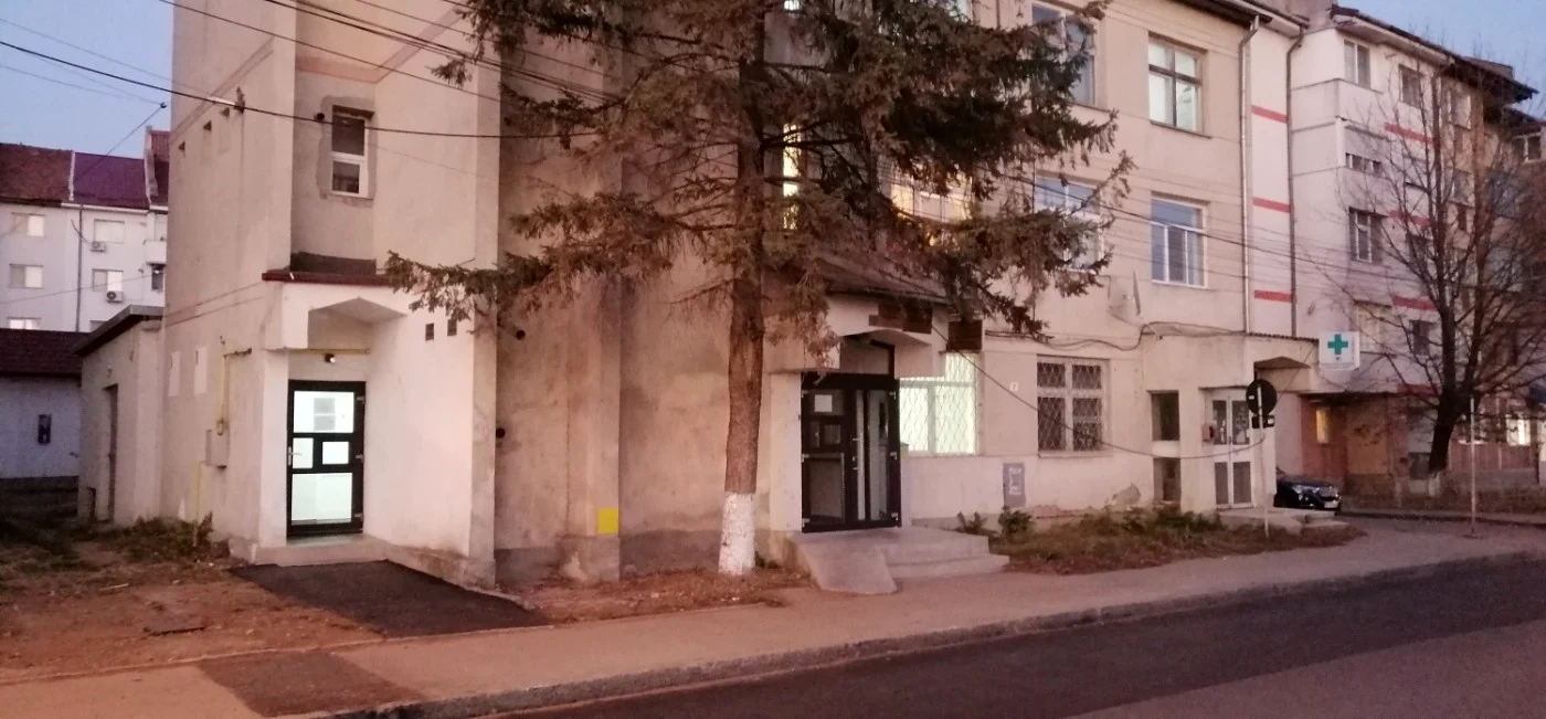 Clădirea în care funcţionează centrul de permanenţă din municipiul Botoşani FOTO Cosmin Zamfirache