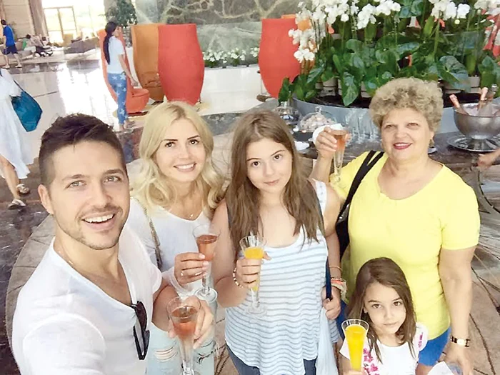 Jorge a fost recent într-o vacanţă cu soţia, fetiţele şi mama lui