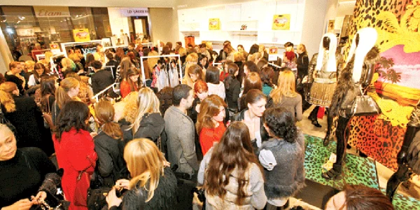 Colecţia „Versace for H&M“ a fost prezentată în avanpremieră în magazinul din Băneasa al retailerului suedez