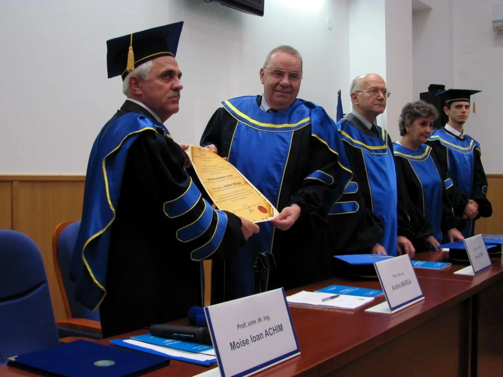 Profesorul Andrei Marga la ceremonia de acordare a distincţiei