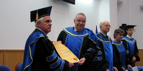 Profesorul Andrei Marga la ceremonia de acordare a distincţiei