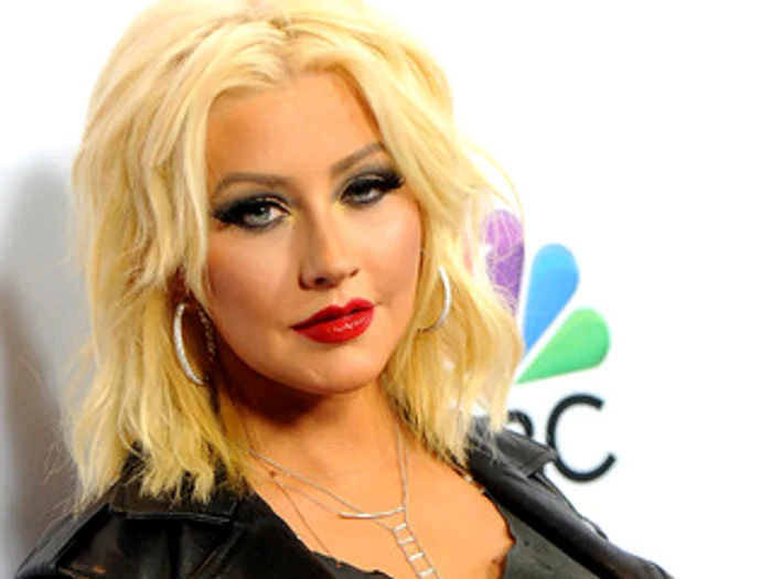 Christina a pozat fără strop de machiaj pentru coperta publicaţiei Paper