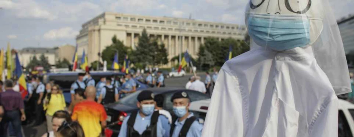 Protest pentru renunţarea la obligativitatea purtării măştilor şi respingerea legii izolarii si carantinei în Piaţa Victoriei din Bucureşti FOTO Inquam Photos / Octav Ganea