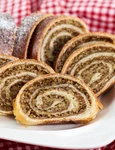 Strudel cu nuci  Sursa foto shutterstock 410310433 jpg