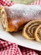 Strudel cu nuci  Sursa foto shutterstock 410310433 jpg