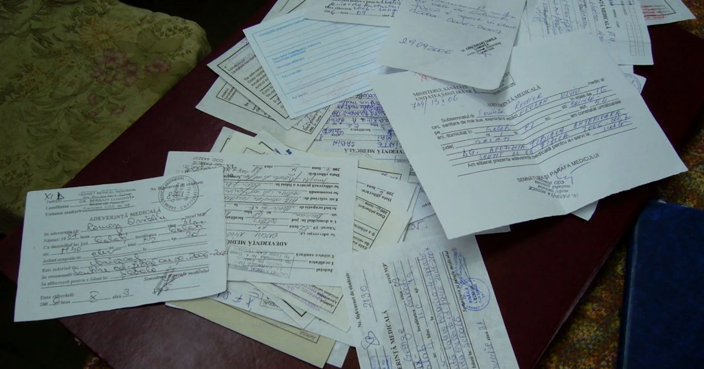 Hoţii au furat parafa medicului şi o serie de tipizate, exact necesarul pentru a-şi face singuri scutiri