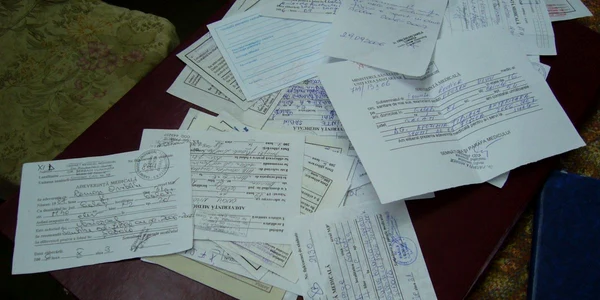 Hoţii au furat parafa medicului şi o serie de tipizate, exact necesarul pentru a-şi face singuri scutiri