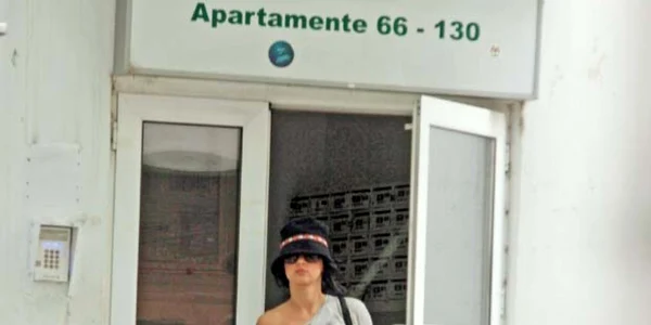 Camuflată, Lavinia a fost prinsă în capcana „Click!“  