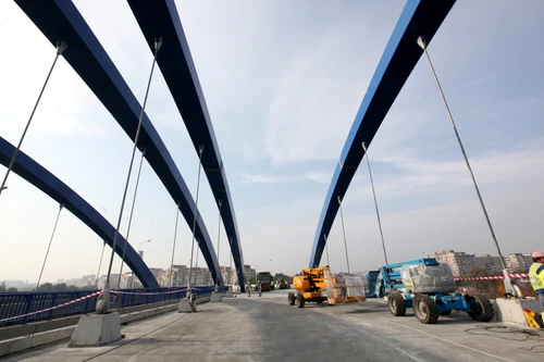 Al doilea pod al pasajului ar trebui dat în folosință în 45 de zile (foto: PMB)