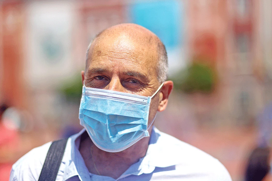 
    “Sistemul de sănătate ar putea să nu mai facă faţă”, avertizează reputatul doctor Virgil MustaFoto: Mediafax  