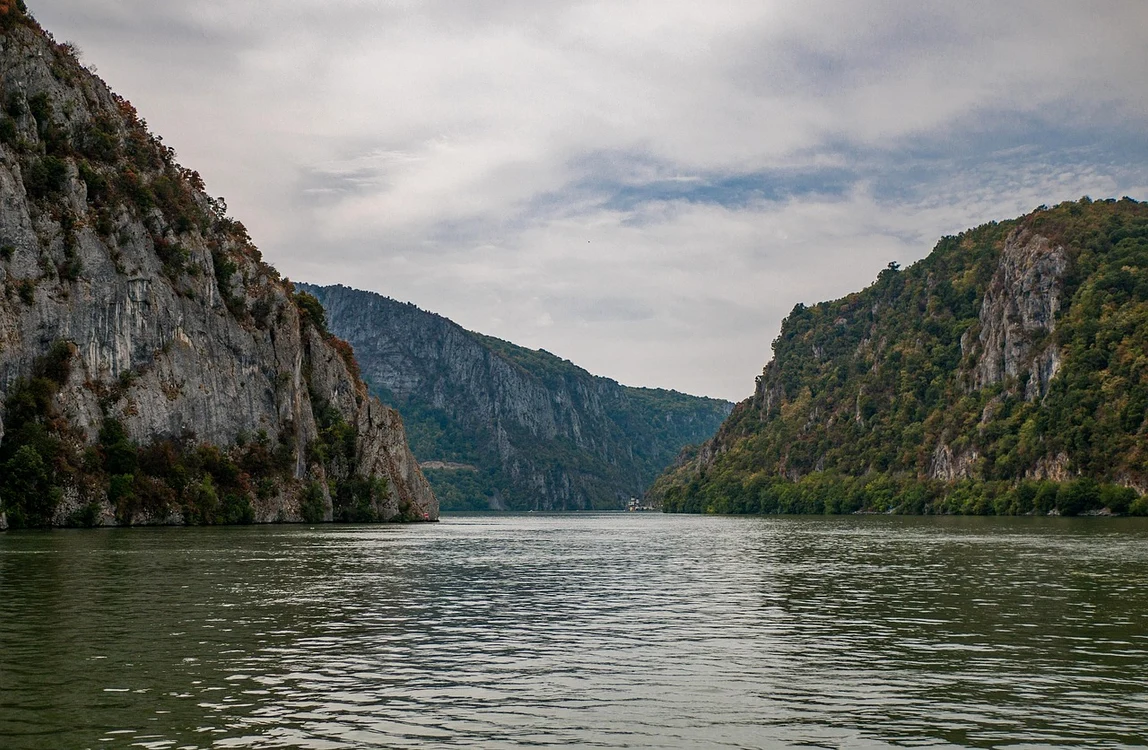 Cu 100 de ani în urmă, oamenii traversau pe jos Dunărea înghețată / FOTO: Pixabay
