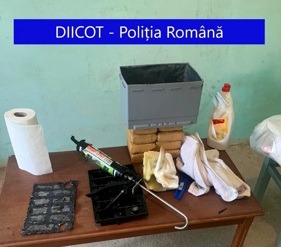 droguri si bani ridicate in urma perchezitiilor la clanul vancica foto diicot