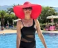 Monica Davidescu, șic la piscină, în vacanța de vară 