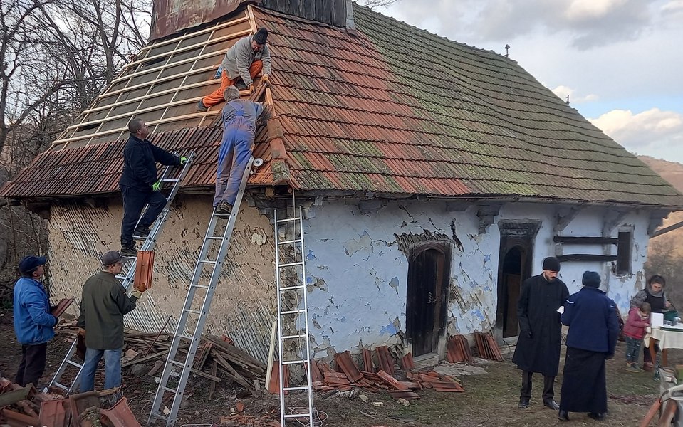 Cum a fost salvată biserica monument dintr-un sat uitat. Oamenii au așteptat ani în șir ajutorul autorităților FOTO