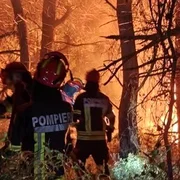 Pompieri români lupta cu incendiile din Franța FOTO X 