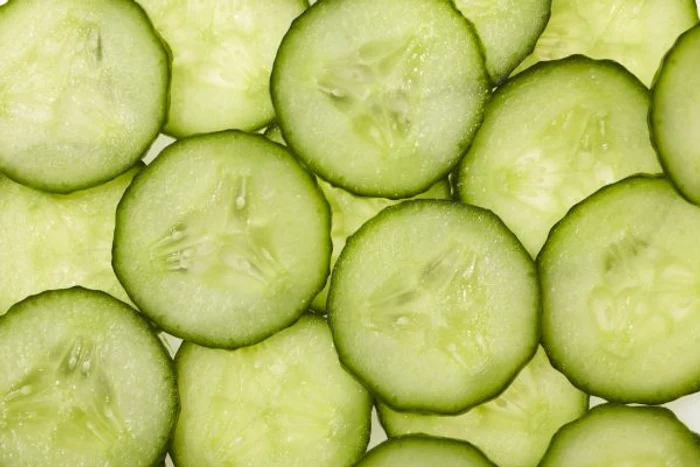 Castravetele conţine vitamine, minerale şi nutrienţi, fiind una dintre cele mai hidratante legume de vară