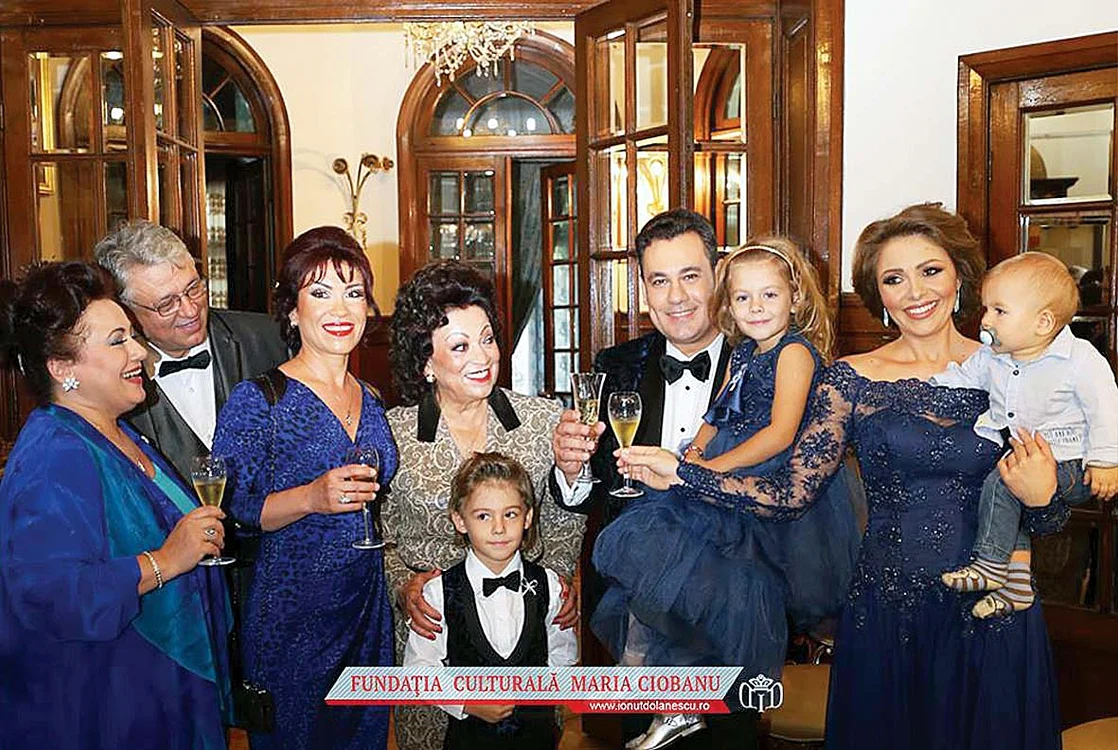 Interpreta este prezentă la toate evenimentele din familie