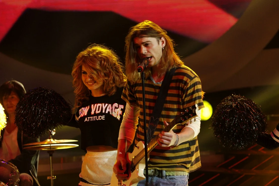 Alex Maţaev s-a tuns şi s-a vopsit pentru a arăta
precum Kurt Cobain, dar a avut parte şi de un incident nefericit FOTO Gabriela
Arsenie/Antena 1