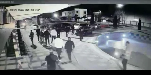 bataie cu sabii intr-un club din caracal