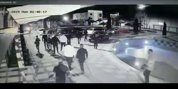 bataie cu sabii intr-un club din caracal